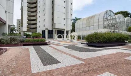 Apartamento com 4 suítes em condomínio Clube