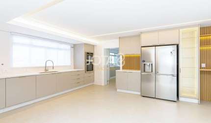Apartamento 100% reformado em frente ao Curitibano