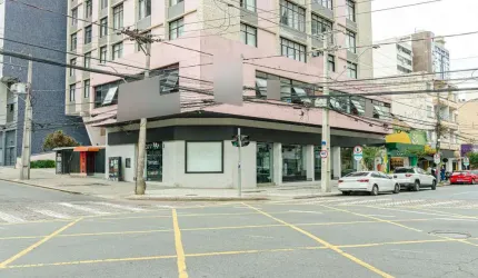 Salas comerciais com 500m² no Centro - J8
