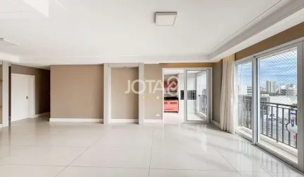 Apartamento de 03 quartos e 03 vagas no Batel