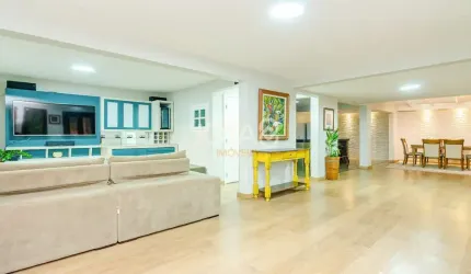 Casa com 3 quartos, home officee ático - J8
