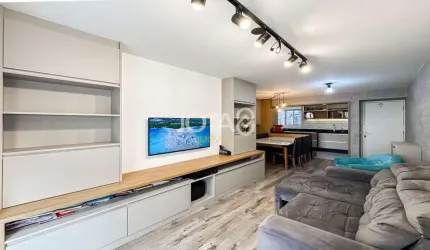 Apartamento 3 dormitórios reformado no Cabral - J8