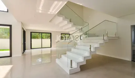 Casa nova em condomínio com 3 suites - J8