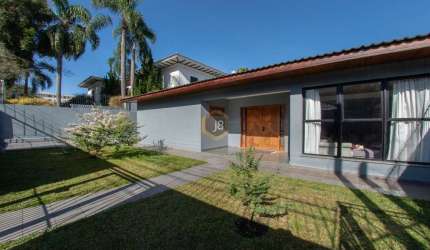 Casa térrea em localização nobre no Batel - J8