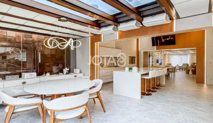 Casa em Condomínio com 4 quartos e salão de festas
