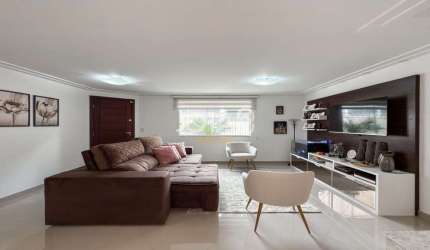 Sobrado duplex interno com 3 quartos - J8