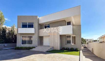 Casa com 4 suítes em cond no Campo Comprido