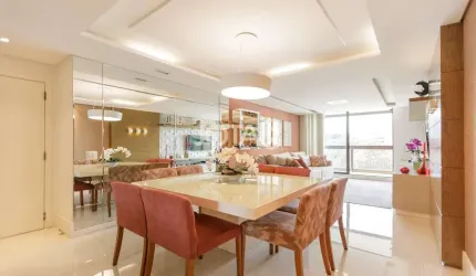 Apartamento ensolarado com 3 quartos na Mercês  J8