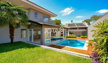 Casa com piscina e espaço gourmet - J8