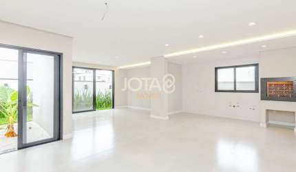Casa em condomínio clube com 3 suites - J8