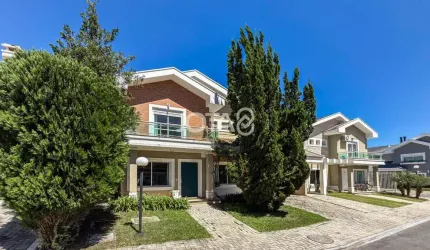 Casa em Condomínio com 4 quartos - J8