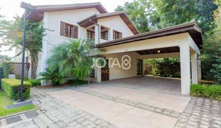 Casa mobiliada em condomínio - J8