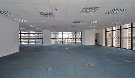 Sala comercial de 351 m² no Centro Empresarial J8