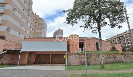 Imóvel comercial de esquina no Água Verde  - J8