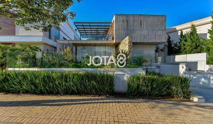 Casa com 4 suítes e piscina no Campo Comprido J8