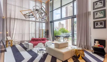 Apartamento impecável com 2 suítes no Cabral - J8