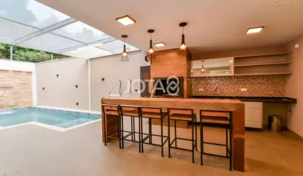 Sobrado em Santa Felicidade com 228m² privativos