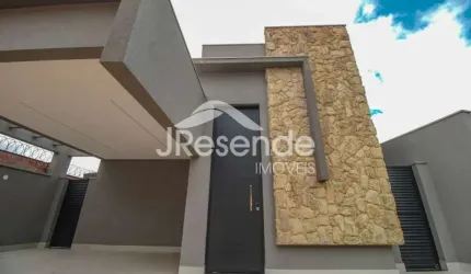 Casa Térrea com 3 Suítes.
