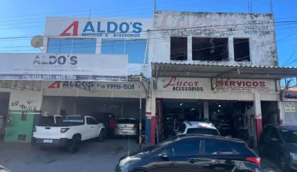 Dois galpões no Centro