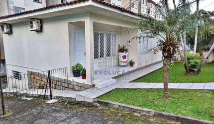 Casa Residencial/Comercial com 3 Dorms, 195 m² - Ipiranga - São José/SC
