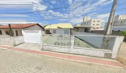 CASA 2 Quartos, 2 Vagas, Amplo Terreno - Aririú