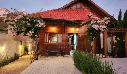 Linda Casa de Praia no Balneário Ponta Do Papagaio - Palhoça/SC