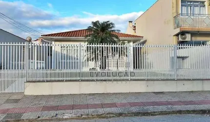 CASA 3 Quartos, 5 Vagas, Edícula - Fazenda Santo Antônio.