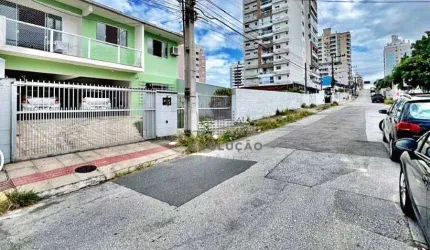 Casa no Bairro de Barreiros em São José, com 6 quartos, com 260 metros quadrados.