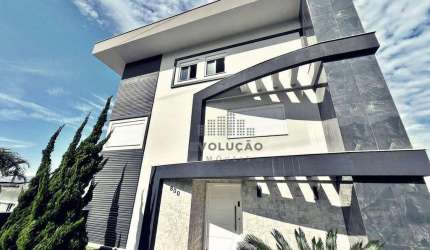 Mansão Completamente Mobiliada em Condomínio Fechado
