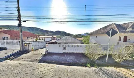 CASA 3 Quartos, 2 Vagas, Espaço Gourmet - Fundos