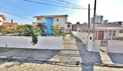 ÓTIMA CASA 2 ANDARES - CENTRO - PALHOÇA