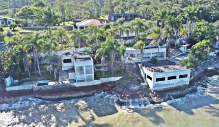 Casa com 11 Suítes, 10 Vagas - São Miguel - Biguaçu