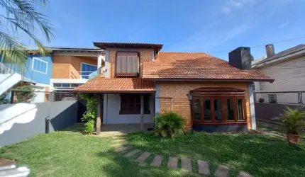 Linda Casa Estilo Europeu Chapeco!