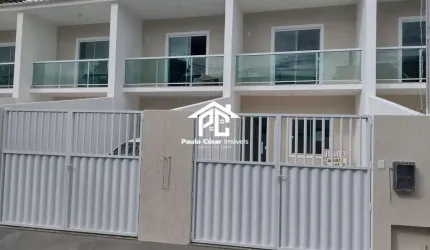 Excelentes casas novas no Centro de Araruama com 02 quartos, sala, cozinha, 02 banheiros, área de serviço, varandas, garagem, a 200 metros da Rodoviár