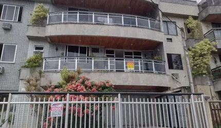 Excelente Apartamento composto por 03 quartos sendo 01 suíte, ótima sala com varanda de frente, cozinha, banheiro social, área de serviço, quarto de e