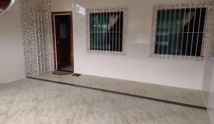 Excelente casa com 02 quartos, sendo 01 suíte, ótima sala, cozinha, banheiro, área de serviço, varanda, garagem, ótima localização, totalmente legaliz