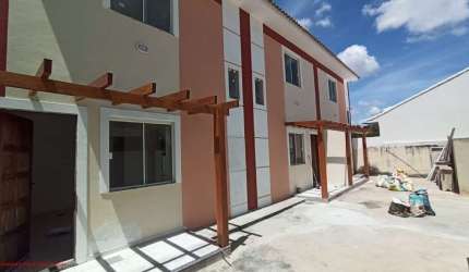 Excelente duplex composto por 02 quartos, sala, cozinha, 02 banheiros,  área de serviço, garagem, ótima localização, aceita carta de crédito