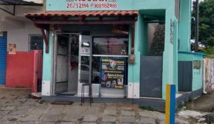 Vendo Loja com 12,00m2 com 01 banheiro e cozinha, ótima localização.