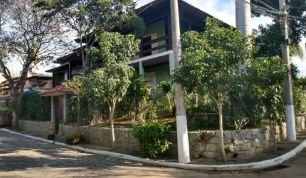 Espetacular Casa à Venda no Centro de Araruama-RJ: 5 quartos, 4 suítes, 3 salas, 1 banheiro, 2 vagas de garagem, 346,32 m²