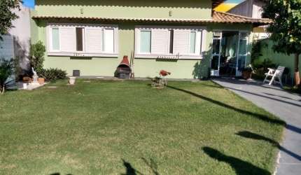 Ótima casa com 03 quartos, sendo 03 suíte, 01 com closet e banheira de hidromassagem