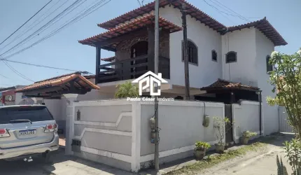 Casa de Luxo à Venda em Araruama-RJ, no Bairro XV de Novembro: 3 Quartos, 3 Suítes, 2 Salas, 1 Banheiro, 1 Vaga, 237,00m².