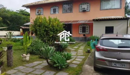 Casa duplex , composta por 3 quartos sendo 1 suíte, 2 salas, escritório, cozinha conceito aberto, espaço gourmet , banheiro, piscina, jardim, espaço p