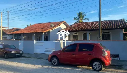 Imperdível oportunidade! 2 Casas à venda em Araruama-RJ, bairro XV de Novembro, com 2 quartos, 1 sala, 1 banheiro, 1 vaga de garagem e 300m².