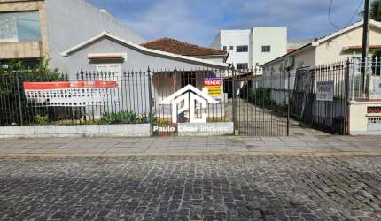 Casa à venda no Centro de Araruama-RJ: 1 quarto, 1 sala, 1 vaga de garagem, 438,00 m² de área. Aproveite!