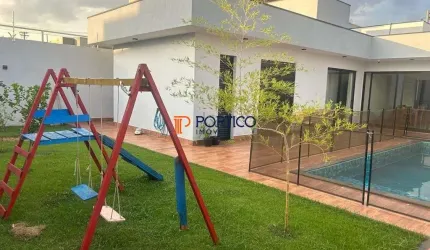 Casa Térrea com Piscina e 3 Suítes
