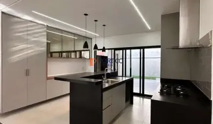 Casa térrea e nova 3 suítes no condomínio Royal Garden Paulínia!