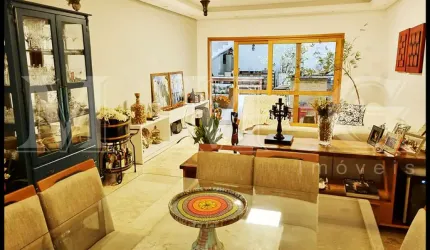 Vila Mariana: Casa em vila com três suítes à venda 350m da estação Vila Mariana. Impecável