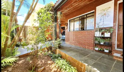 Vila Mariana: sobrado à venda:  3 dormitórios sendo 1 suíte quatro garagens.