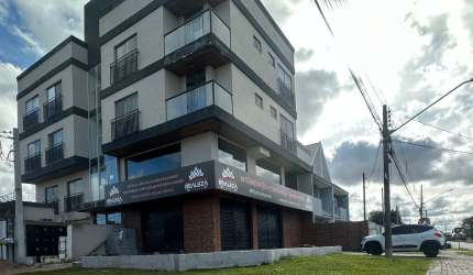 Loja comercial pé direito duplo

