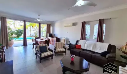 LINDA CASA REFORMADA, APENAS 300MTS DA PRAIA DA ENSEADA!